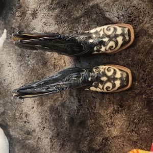 Size 8m Corral boots.  Well worn eith lots of life left -price reflects it.